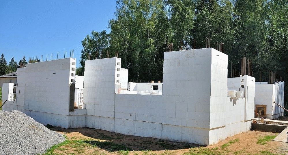 Строительство первого этажа дома из несъемной опалубки