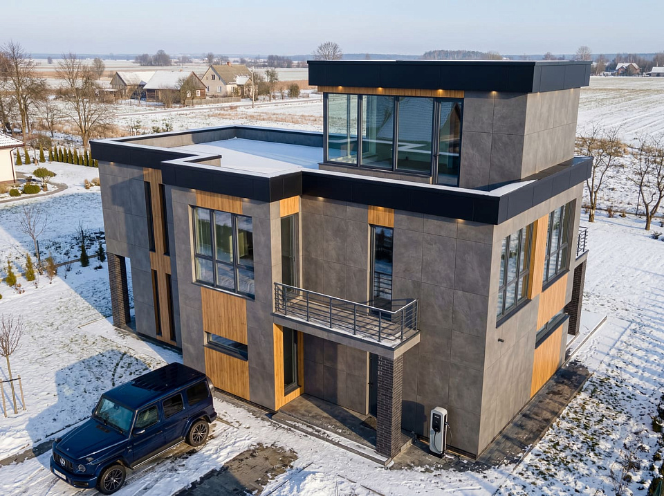 Дом из поризованного кирпича Кедр-9 трехэтажный 13х13